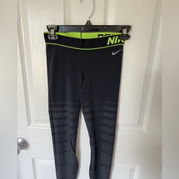 Nike Black Performance Leggings with Elastic Waistband - Picture 9 of 13